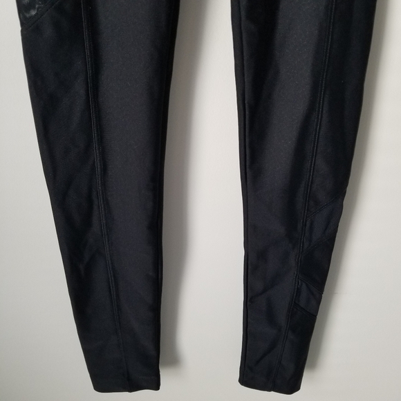 NWOT Koral Black Ankle Length Leggings Mesh Side Cut Outs Octogon Print Size XS - Picture 4 of 9